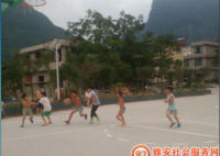 【友好家园】组织儿童开展篮球友谊赛